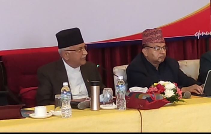 निर्वाचन आयोग र सरकार चुनाव सार्ने षड्यन्त्र गर्दैछन् : ओली